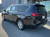 Used 2023 Chrysler Pacifica Touring-L image 5