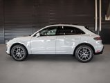 Certified 2025 Porsche Macan image 2