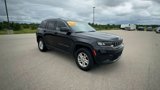 Used 2023 Jeep Grand Cherokee Laredo image 2