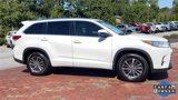 Used 2017 Toyota Highlander XLE image 3