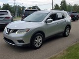 Used 2015 Nissan Rogue SV image 2