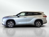 Used 2022 Toyota Highlander XLE image 2