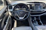 Used 2017 Toyota Highlander XLE image 5