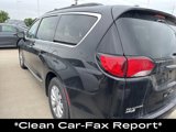 Used 2017 Chrysler Pacifica Touring-L image 4