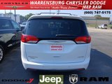 Used 2017 Chrysler Pacifica Limited image 3