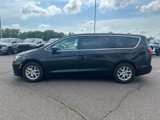 Used 2023 Chrysler Pacifica Touring-L image 5