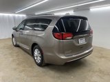 Used 2018 Chrysler Pacifica Touring-L image 2