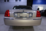 Used 2010 Lincoln Town Car Signature Limited image 4