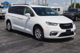 Used 2022 Chrysler Pacifica Touring-L image 2