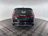 Used 2022 Chrysler Pacifica Touring-L image 4