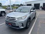 Used 2017 Toyota Highlander LE image 3