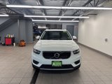 Used 2020 Volvo XC40 T5 Momentum image 2