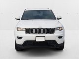Used 2017 Jeep Grand Cherokee Laredo image 2