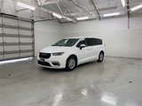 Used 2023 Chrysler Pacifica Touring-L image 4