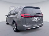 Used 2023 Chrysler Pacifica Limited image 4