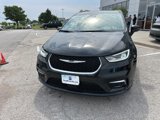 Used 2023 Chrysler Pacifica Touring-L image 6