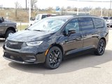 New 2025 Chrysler Pacifica Limited image 2