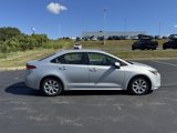 Used 2022 Toyota Corolla LE image 2