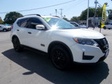 Used 2017 Nissan Rogue SV image 3