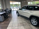 Used 2014 Jeep Cherokee Latitude w/ Comfort/Convenience Group image 4