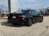 Used 2022 Toyota Camry SE image 3