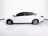 Used 2021 Hyundai Elantra SE image 4