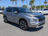 Used 2022 Mitsubishi Outlander SE image 2