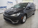 Used 2017 Chrysler Pacifica Touring-L image 2