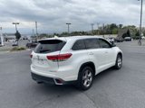 Used 2017 Toyota Highlander AWD V6 image 5
