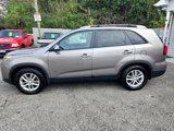 Used 2015 Kia Sorento LX image 2