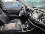 Used 2018 Toyota Highlander SE image 4