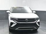 Used 2022 Volkswagen Taos SE w/ Panoramic Sunroof Package image 2
