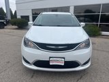 Used 2017 Chrysler Pacifica Touring-L image 2