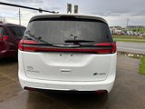 Used 2021 Chrysler Pacifica Touring-L image 4