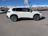 Used 2023 Nissan Rogue SV image 2