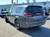 Used 2023 Chrysler Pacifica Touring-L image 2