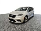Used 2024 Chrysler Pacifica Limited image 2