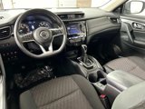 Used 2020 Nissan Rogue SV image 2