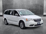 Used 2015 Chrysler Town & Country Touring-L image 3