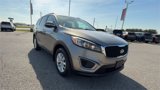 Used 2016 Kia Sorento LX image 2
