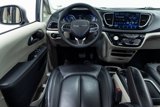 Used 2023 Chrysler Pacifica Touring-L image 3
