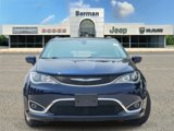 Used 2017 Chrysler Pacifica Touring-L image 6