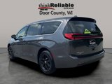 Used 2023 Chrysler Pacifica Touring-L image 4