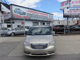 Used 2013 Chrysler Town & Country Touring image 5