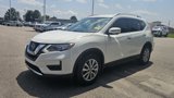 Used 2017 Nissan Rogue SV w/ SV Premium Package image 3