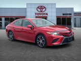 Used 2020 Toyota Camry SE w/ Moonroof Package image 3