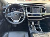 Used 2017 Toyota Highlander XLE image 3