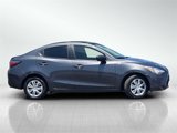 Used 2019 Toyota Yaris L image 3