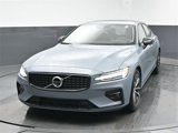 Used 2022 Volvo S60 B5 Momentum image 3
