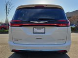 Used 2023 Chrysler Pacifica Limited image 4